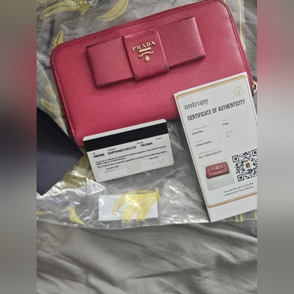 Prada Pink Wallet with Bow Detail - Picture 2 of 10